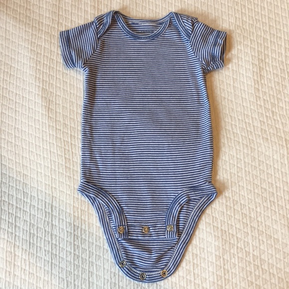 Carter’s Short Sleeve Onesies (SET OF 5) - Picture 2 of 9